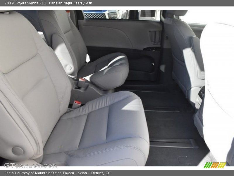 Parisian Night Pearl / Ash 2019 Toyota Sienna XLE