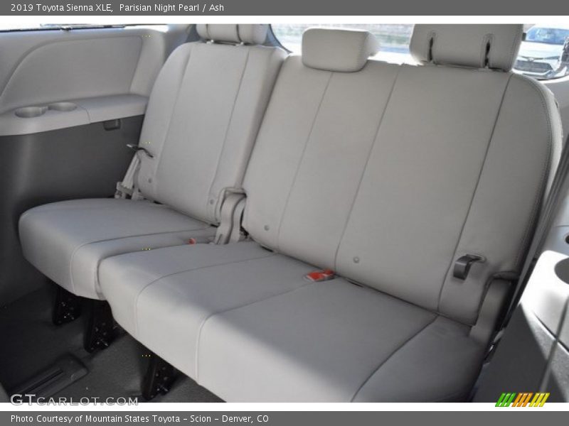 Parisian Night Pearl / Ash 2019 Toyota Sienna XLE