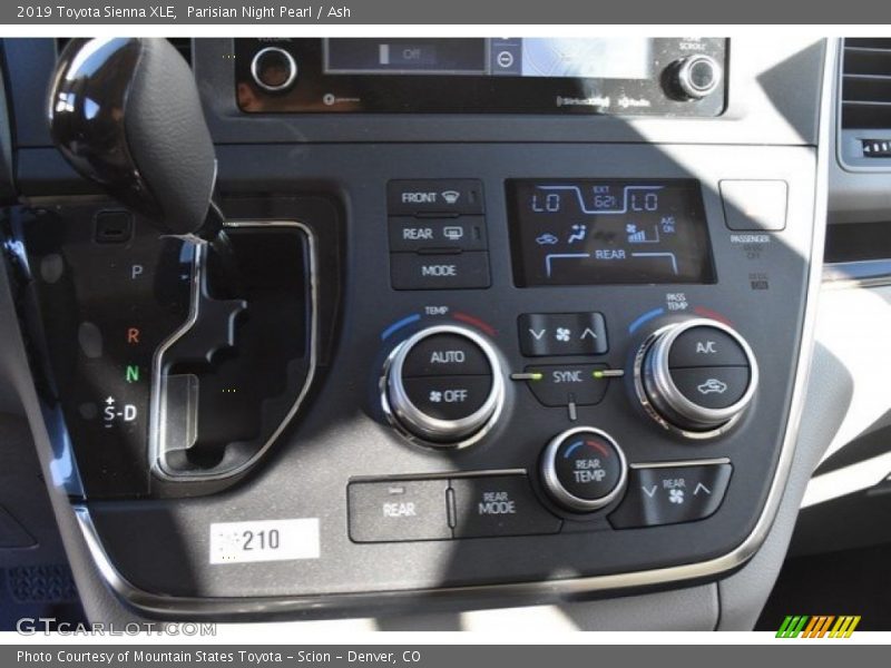 Parisian Night Pearl / Ash 2019 Toyota Sienna XLE