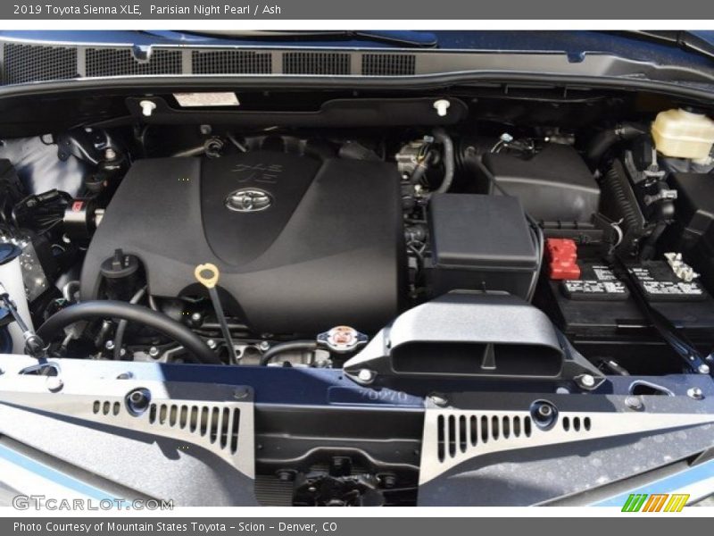 Parisian Night Pearl / Ash 2019 Toyota Sienna XLE