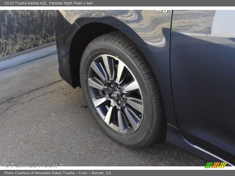 Parisian Night Pearl / Ash 2019 Toyota Sienna XLE