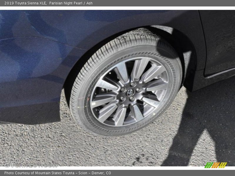 Parisian Night Pearl / Ash 2019 Toyota Sienna XLE