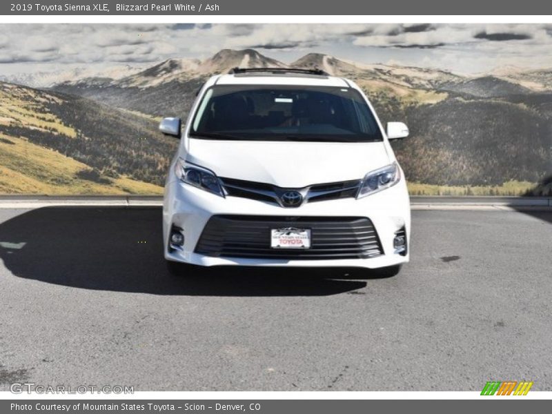 Blizzard Pearl White / Ash 2019 Toyota Sienna XLE