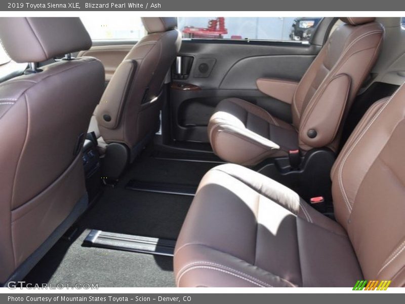 Blizzard Pearl White / Ash 2019 Toyota Sienna XLE