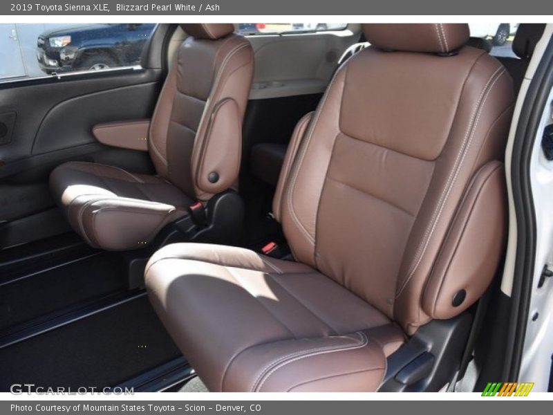 Blizzard Pearl White / Ash 2019 Toyota Sienna XLE