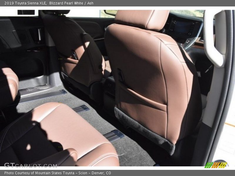 Blizzard Pearl White / Ash 2019 Toyota Sienna XLE