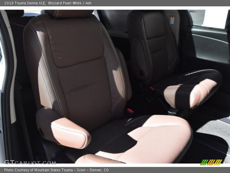 Blizzard Pearl White / Ash 2019 Toyota Sienna XLE