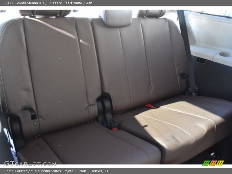 Blizzard Pearl White / Ash 2019 Toyota Sienna XLE
