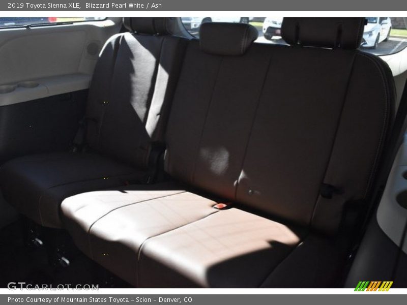 Blizzard Pearl White / Ash 2019 Toyota Sienna XLE