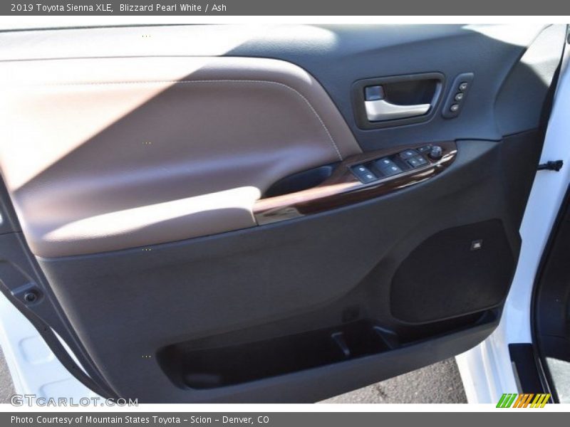 Blizzard Pearl White / Ash 2019 Toyota Sienna XLE