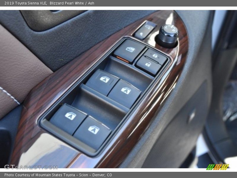 Blizzard Pearl White / Ash 2019 Toyota Sienna XLE