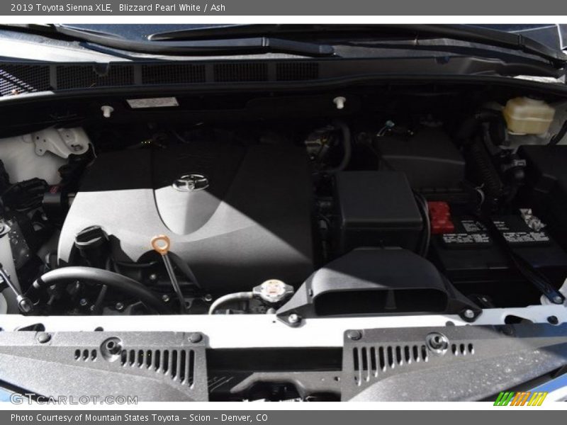 Blizzard Pearl White / Ash 2019 Toyota Sienna XLE