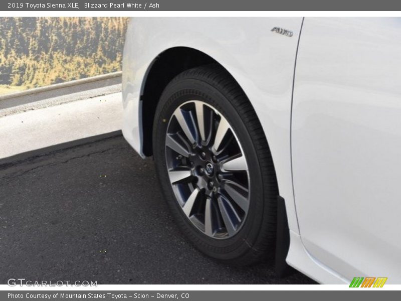 Blizzard Pearl White / Ash 2019 Toyota Sienna XLE