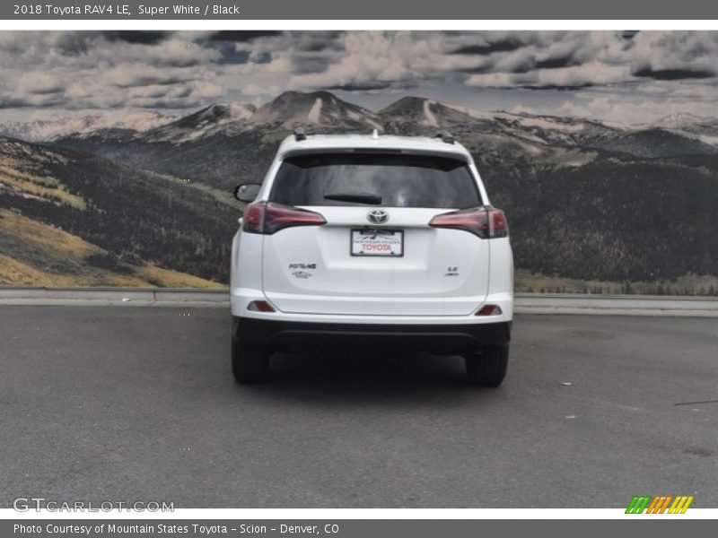 Super White / Black 2018 Toyota RAV4 LE