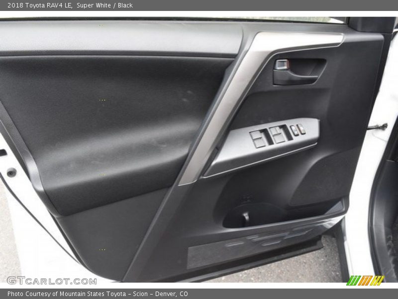 Super White / Black 2018 Toyota RAV4 LE