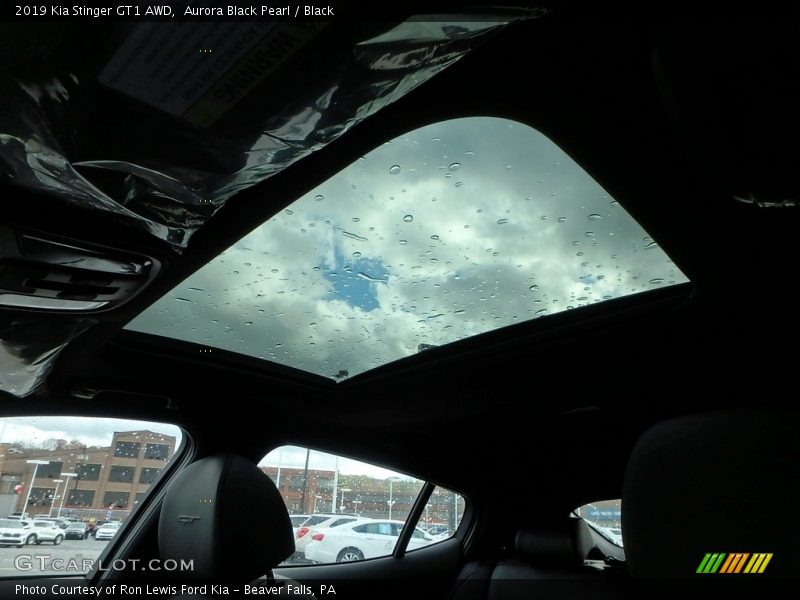 Sunroof of 2019 Stinger GT1 AWD