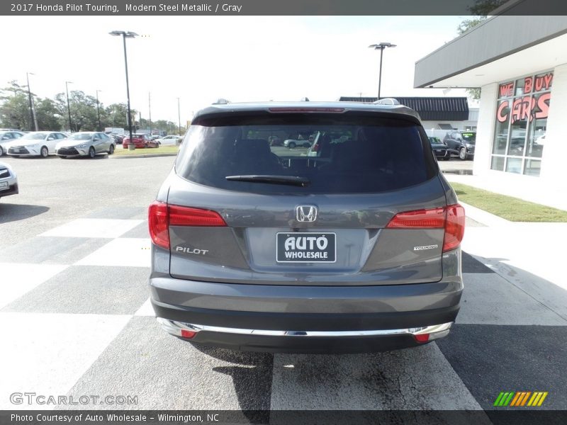 Modern Steel Metallic / Gray 2017 Honda Pilot Touring