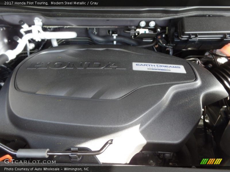 Modern Steel Metallic / Gray 2017 Honda Pilot Touring