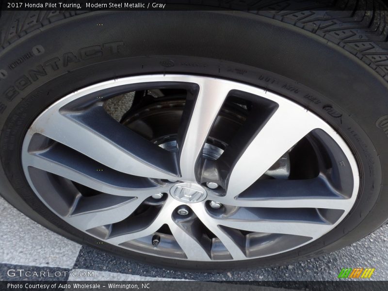 Modern Steel Metallic / Gray 2017 Honda Pilot Touring