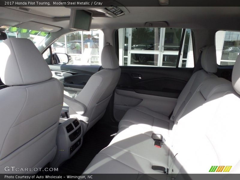 Modern Steel Metallic / Gray 2017 Honda Pilot Touring