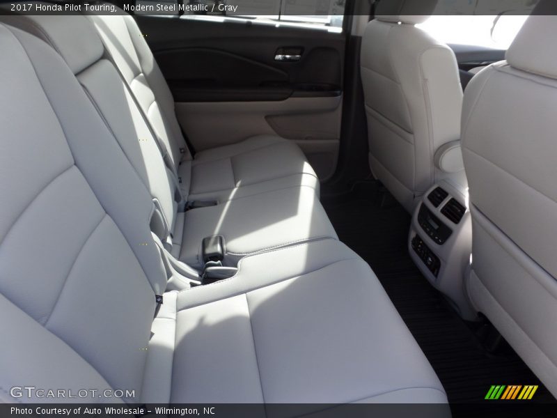 Modern Steel Metallic / Gray 2017 Honda Pilot Touring