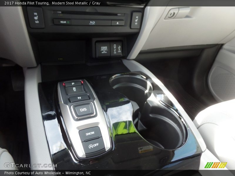 Modern Steel Metallic / Gray 2017 Honda Pilot Touring