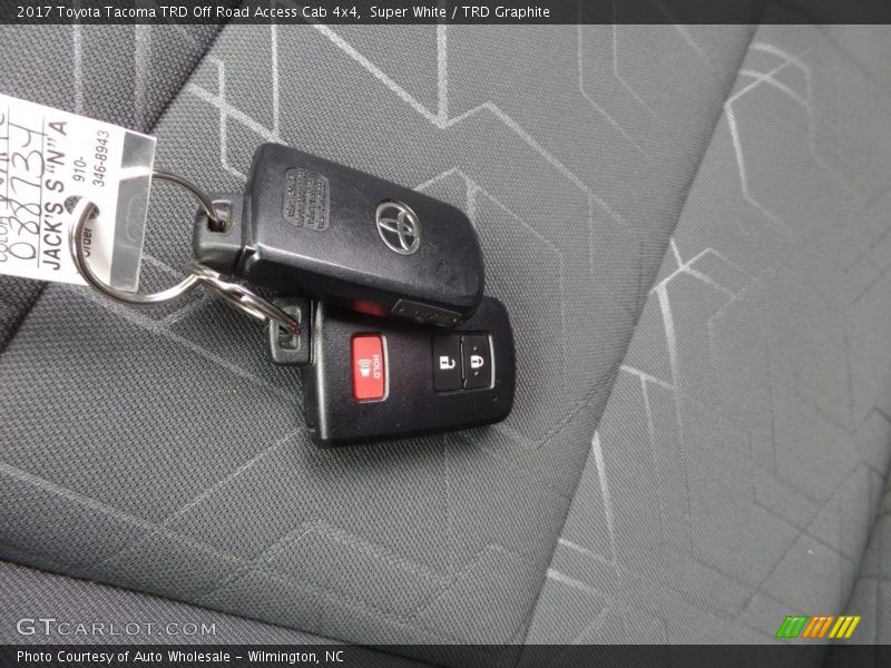 Super White / TRD Graphite 2017 Toyota Tacoma TRD Off Road Access Cab 4x4