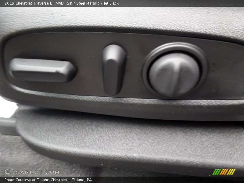 Satin Steel Metallic / Jet Black 2019 Chevrolet Traverse LT AWD