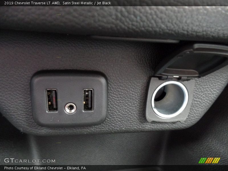 Satin Steel Metallic / Jet Black 2019 Chevrolet Traverse LT AWD