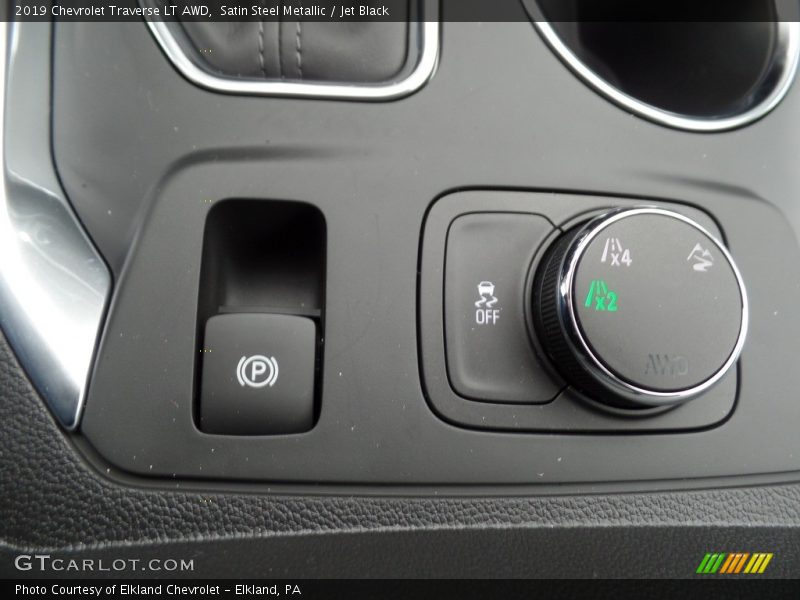 Satin Steel Metallic / Jet Black 2019 Chevrolet Traverse LT AWD