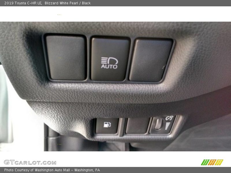 Blizzard White Pearl / Black 2019 Toyota C-HR LE