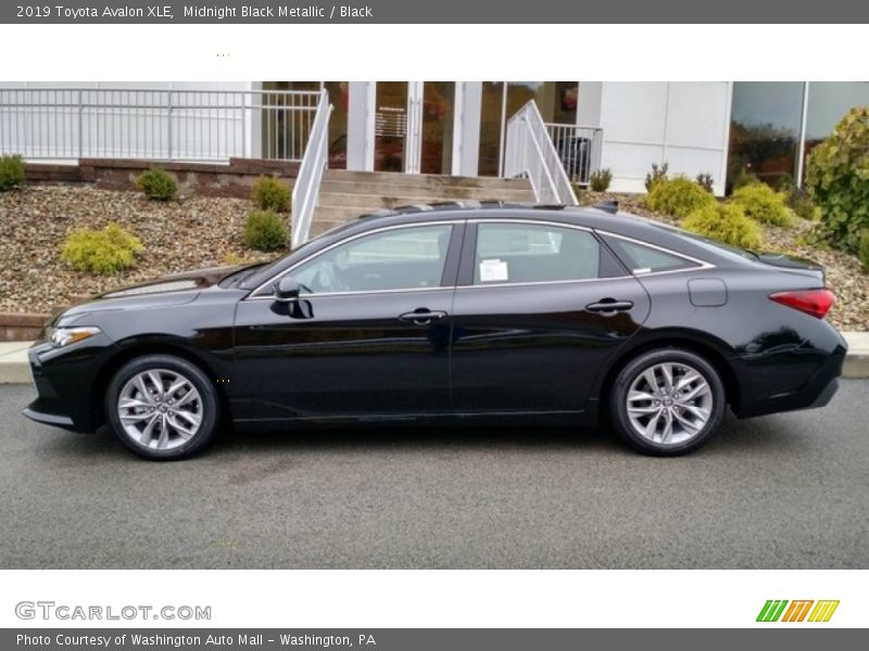 Midnight Black Metallic / Black 2019 Toyota Avalon XLE