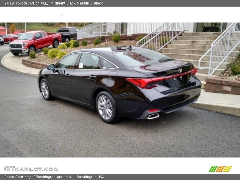 Midnight Black Metallic / Black 2019 Toyota Avalon XLE