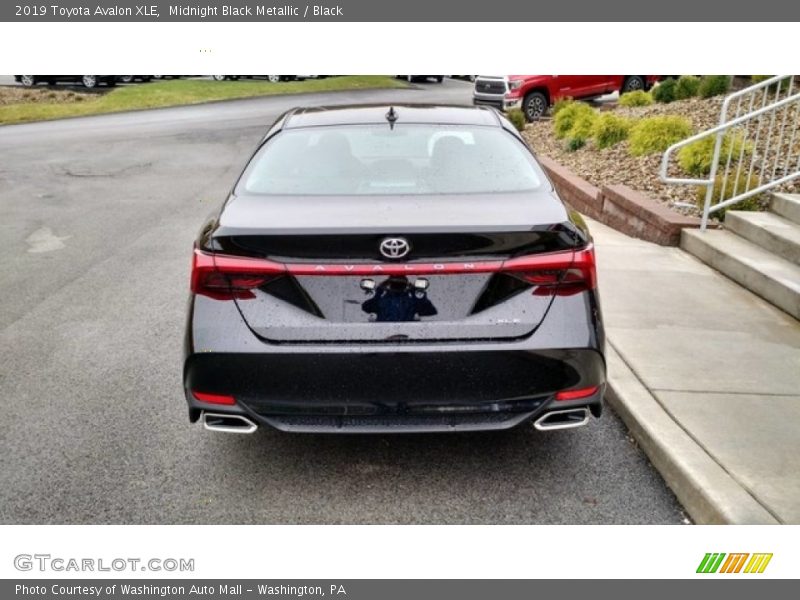 Midnight Black Metallic / Black 2019 Toyota Avalon XLE