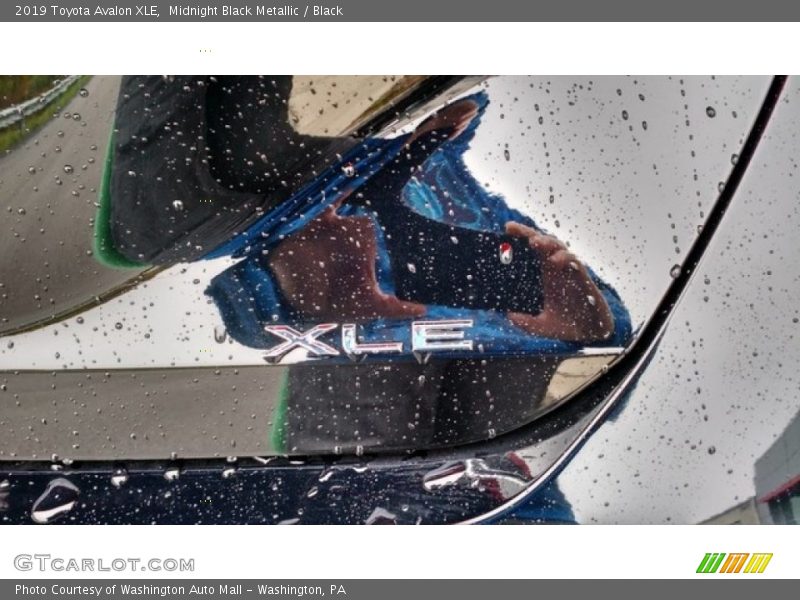 Midnight Black Metallic / Black 2019 Toyota Avalon XLE