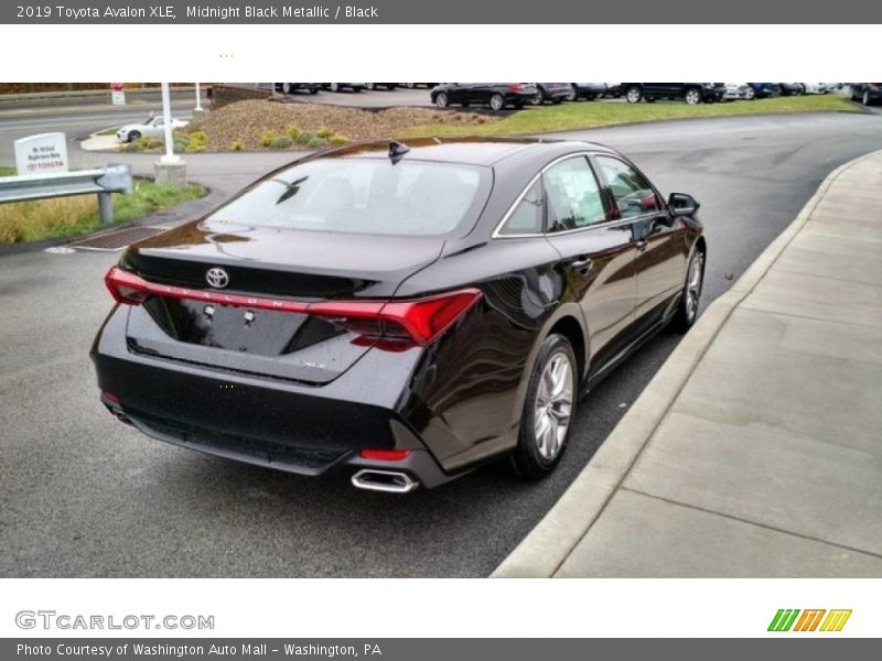 Midnight Black Metallic / Black 2019 Toyota Avalon XLE