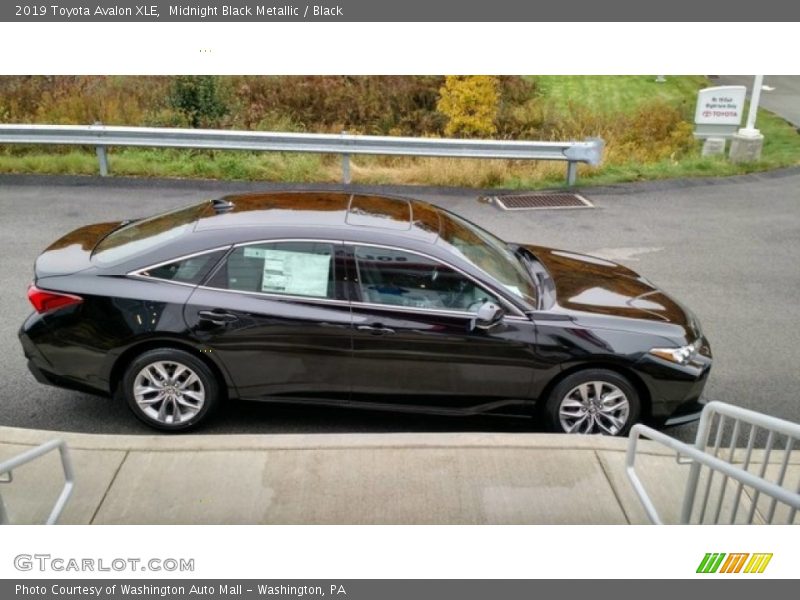 Midnight Black Metallic / Black 2019 Toyota Avalon XLE