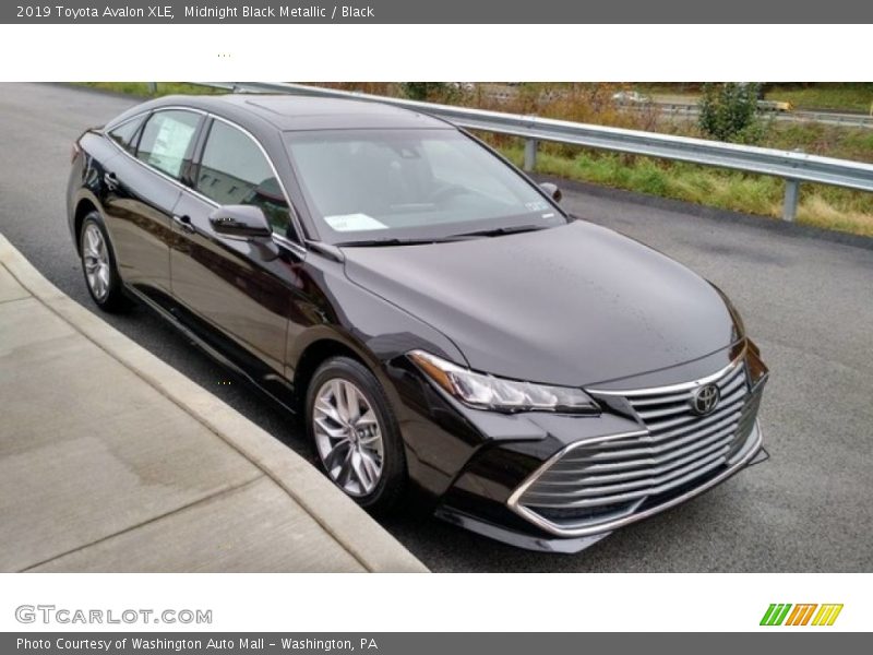 Midnight Black Metallic / Black 2019 Toyota Avalon XLE