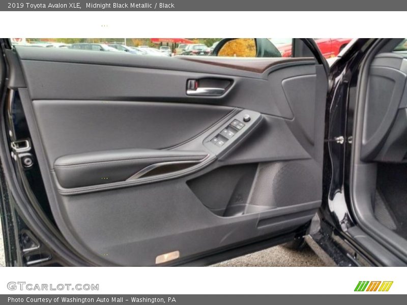 Midnight Black Metallic / Black 2019 Toyota Avalon XLE