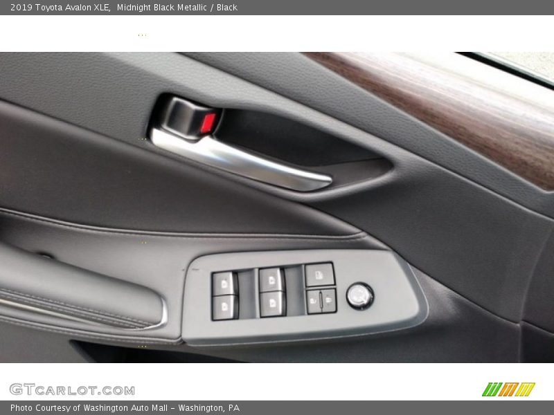 Midnight Black Metallic / Black 2019 Toyota Avalon XLE