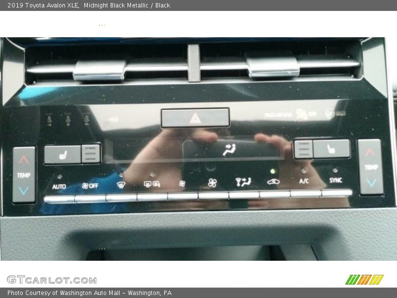Midnight Black Metallic / Black 2019 Toyota Avalon XLE