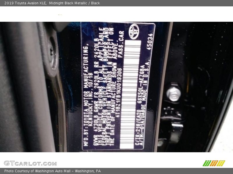 Midnight Black Metallic / Black 2019 Toyota Avalon XLE