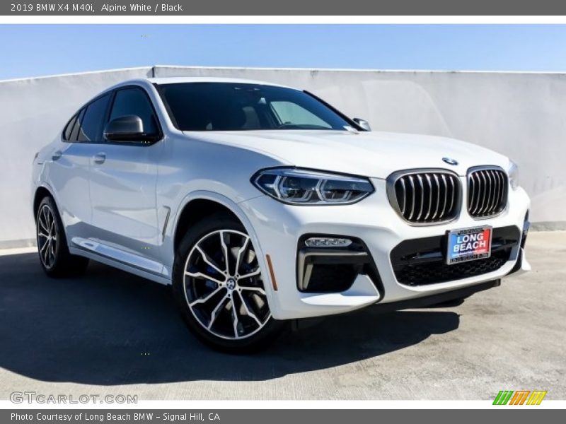 Front 3/4 View of 2019 X4 M40i