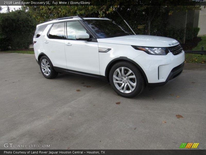Fuji White / Ebony/Ebony 2018 Land Rover Discovery SE
