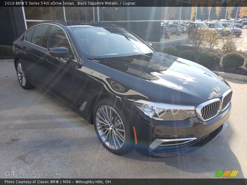 Front 3/4 View of 2019 5 Series 540i xDrive Sedan