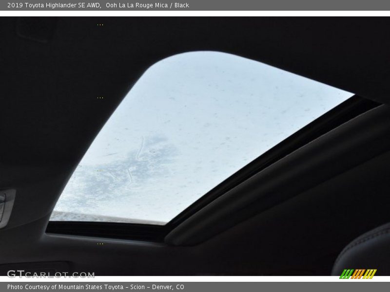 Ooh La La Rouge Mica / Black 2019 Toyota Highlander SE AWD