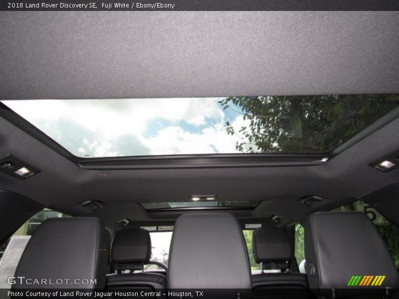 Fuji White / Ebony/Ebony 2018 Land Rover Discovery SE
