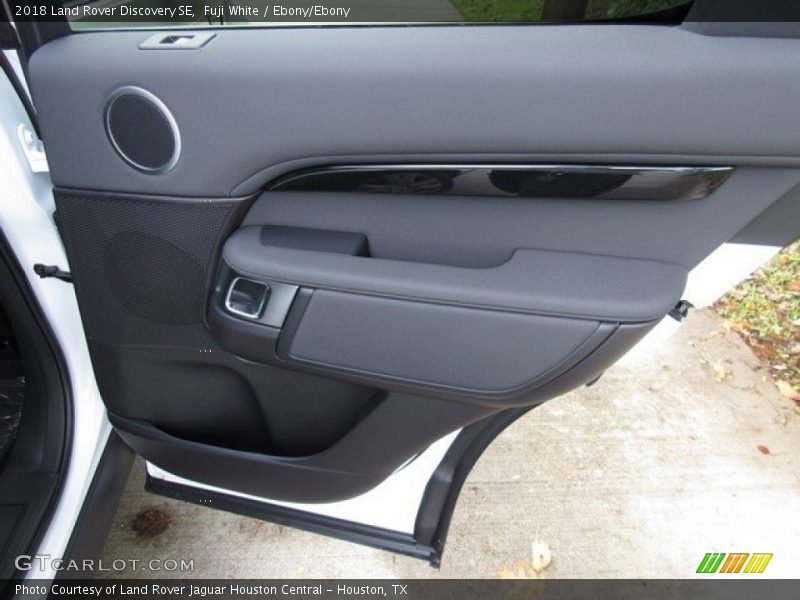 Fuji White / Ebony/Ebony 2018 Land Rover Discovery SE