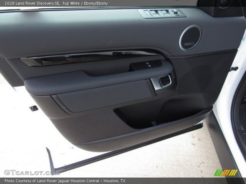 Fuji White / Ebony/Ebony 2018 Land Rover Discovery SE