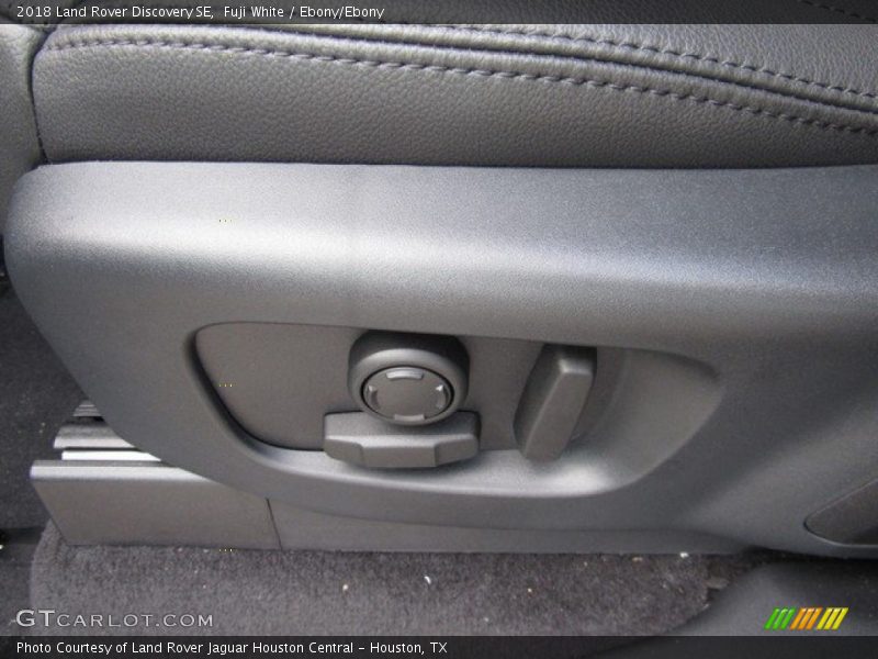 Fuji White / Ebony/Ebony 2018 Land Rover Discovery SE